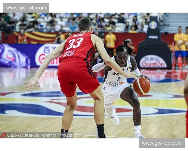 红枫与巨龙的博弈：中国男篮与加拿大的巅峰碰撞，不仅仅是比分