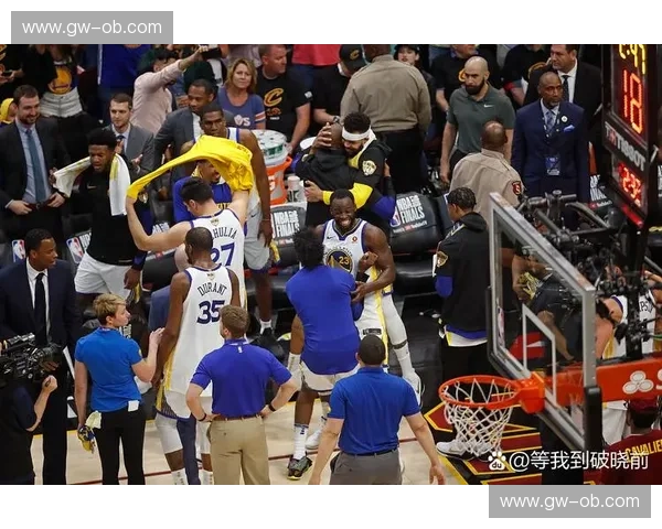 史诗的对决：2013勇士与马刺季后赛，一场火星撞地球的青春赞歌